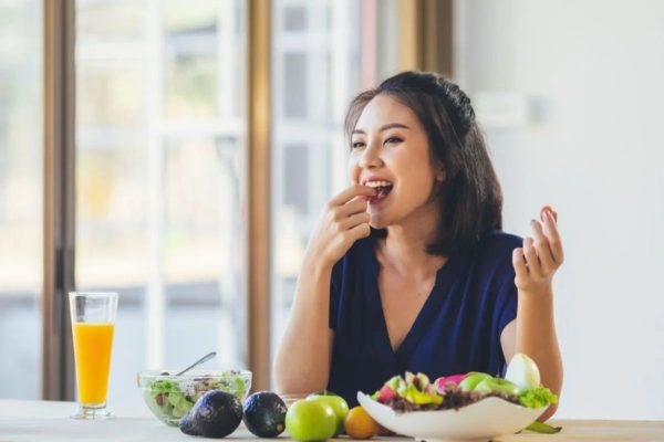Ăn uống khoa học, lành mạnh để chăm sóc răng sau khi tẩy trắng hiệu quả