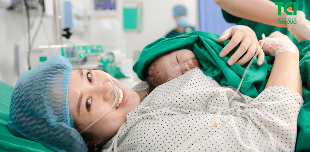 Đỡ đẻ thường ngôi chỏm &#8211; kỹ thuật đỡ đẻ trên hàng triệu mẹ Việt