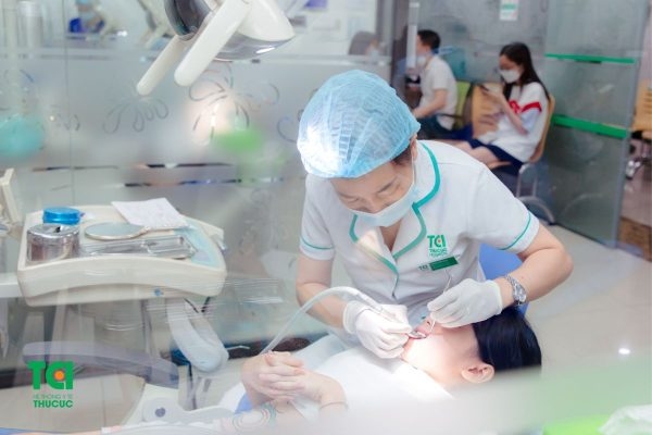 Hàn trám răng cần được thực hiện tại cơ sở nha khoa trang bị thiết bị y tế hiện đại, thực hiện bởi bác sĩ có chuyên môn cao