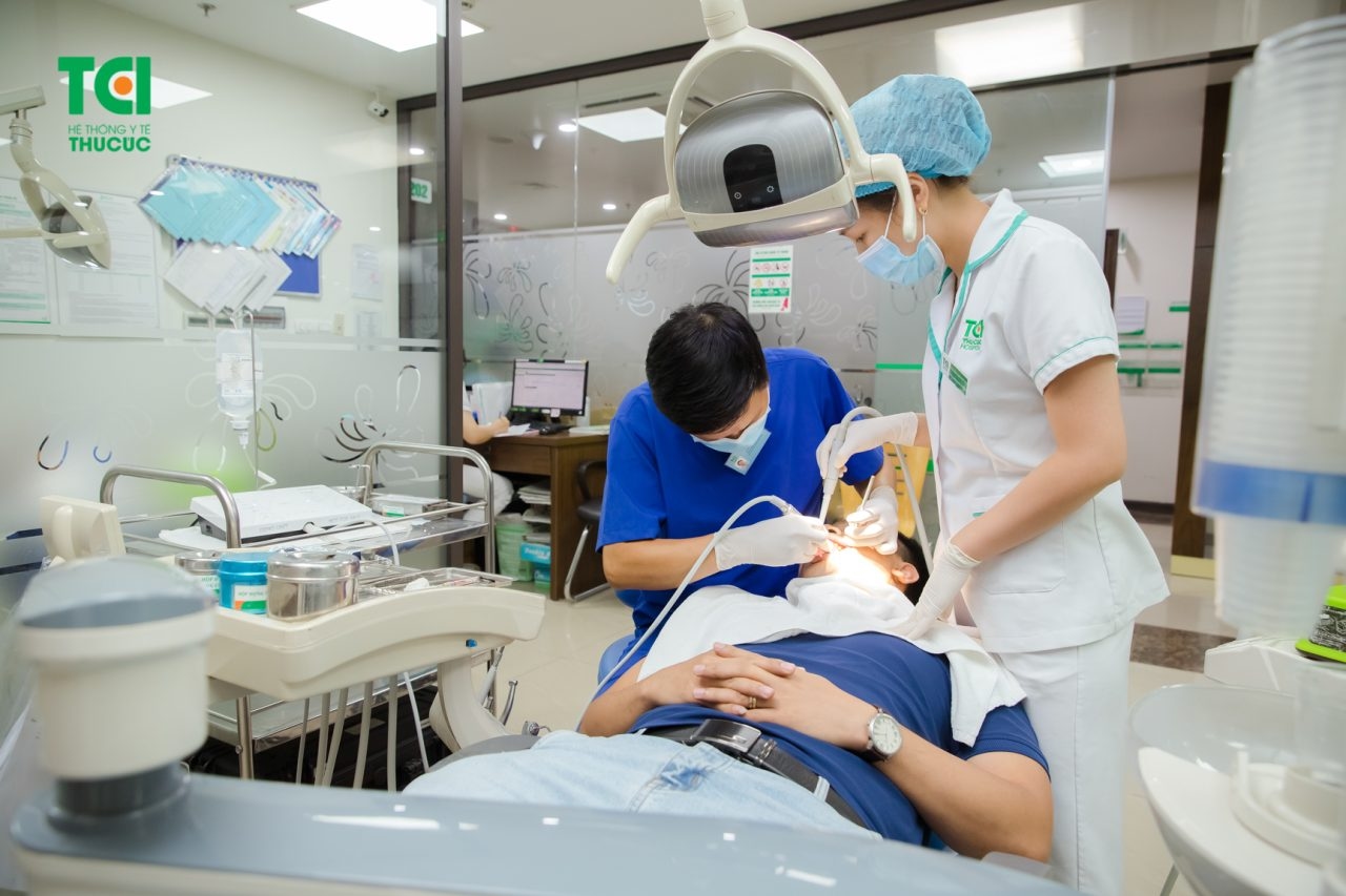 Nhổ răng khôn &#8211; 7 phút giải cứu nam thanh niên Hà Nội