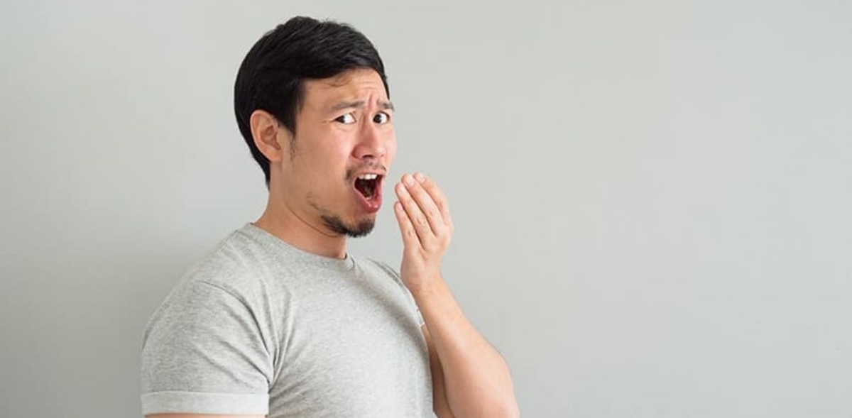 Bọc răng sứ bị hôi miệng do đâu, xử trí như thế nào?