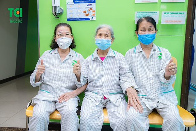 đục thủy tinh thể