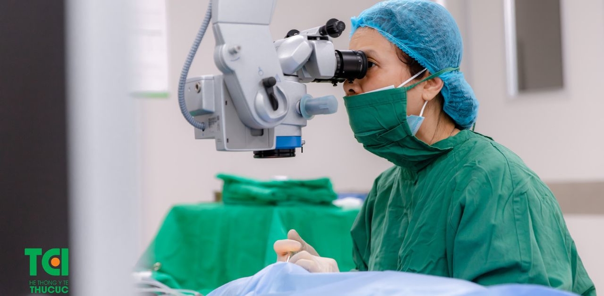 Đục thủy tinh thể tuổi già &#8211; Phẫu thuật sớm, ngừa biến chứng