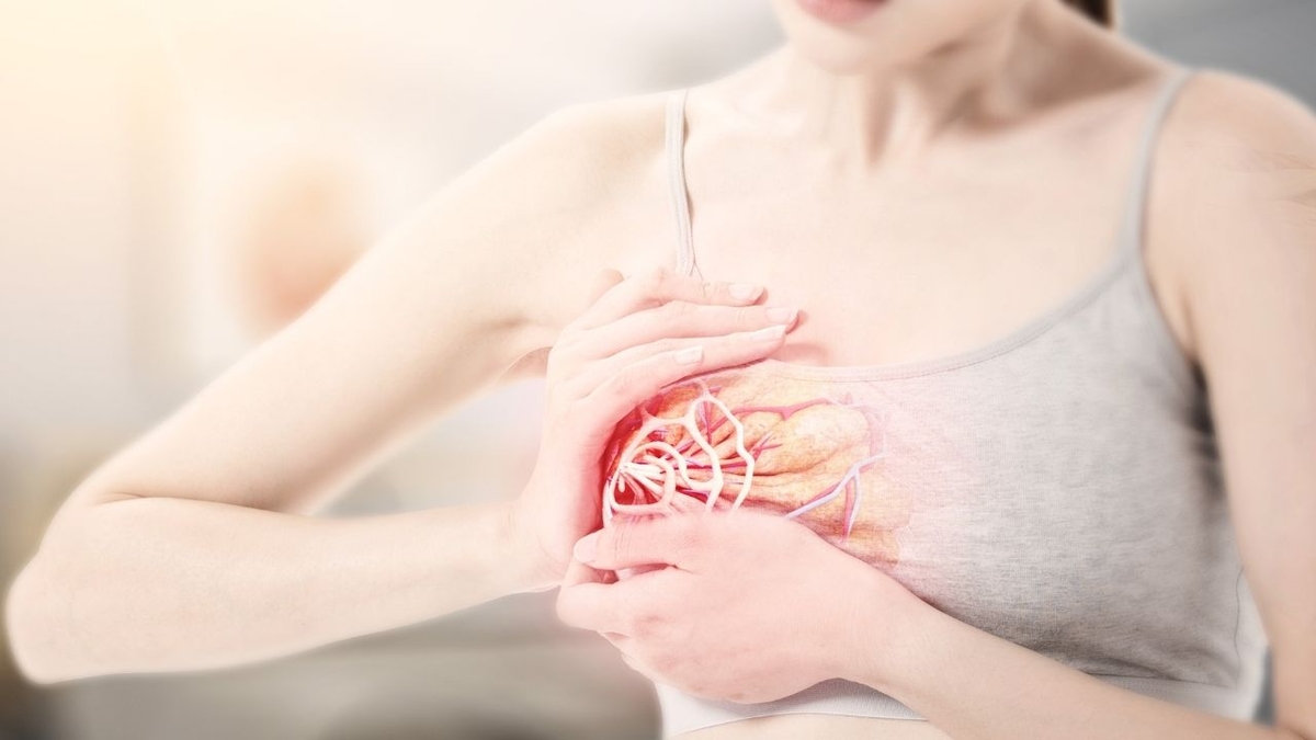 Tắc tia sữa nặn ra máu, sữa có lẫn máu, các mẹ cần lưu ý