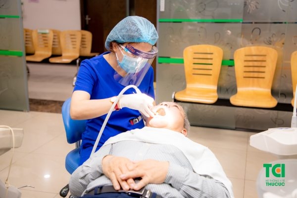 chân răng sưng mủ