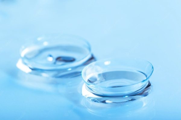 Kính Ortho K áp tròng ban đêm có thể điều chỉnh, định hình giác mạc để cải thiện thị lực tạm thời