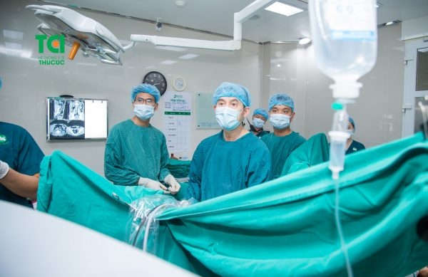 thời gian nội soi tán sỏi niệu quản bằng laser 