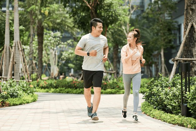 Tập luyện thể dục, thể thao mỗi ngày, giúp cơ thể thoải mái, thư giãn, lưu thông máu tốt hơn, tránh lo lắng căng thẳng, giúp bạn ngủ ngon hơn.