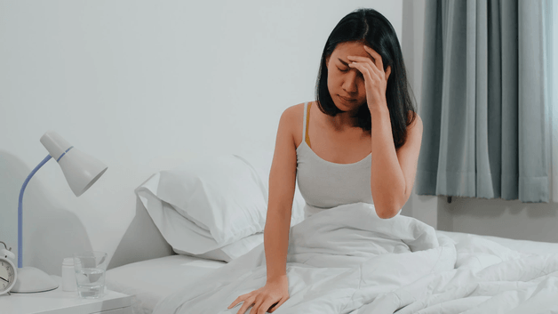 Mất ngủ kéo dài khiến cơ thể mệt mỏi, dễ cáu gắt, giảm chất lượng cuộc sống và tăng nguy cơ mắc các bệnh lý nguy hiểm