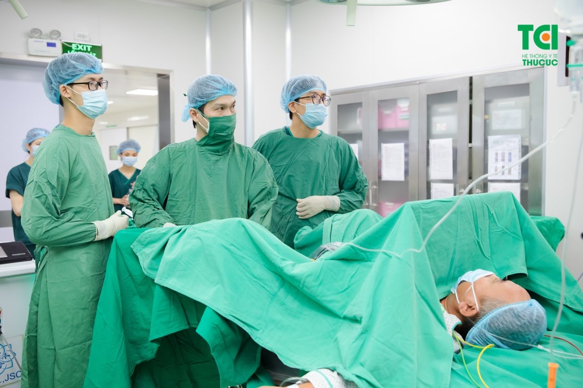 Tình trạng sỏi xuống niệu đạo &#8211; những điều cần lưu ý