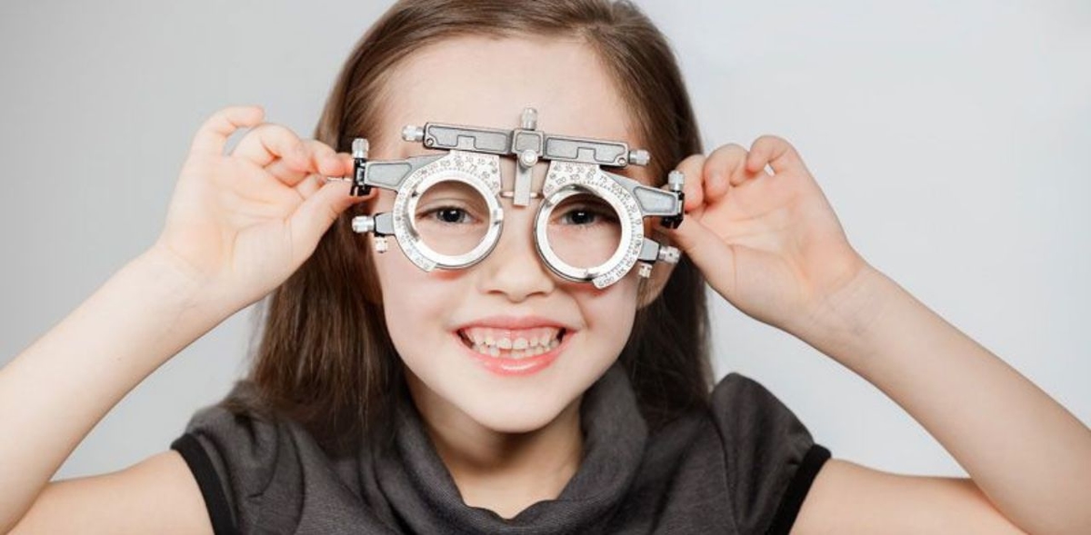 Dấu hiệu nhận biết và điều trị viễn thị ở trẻ em