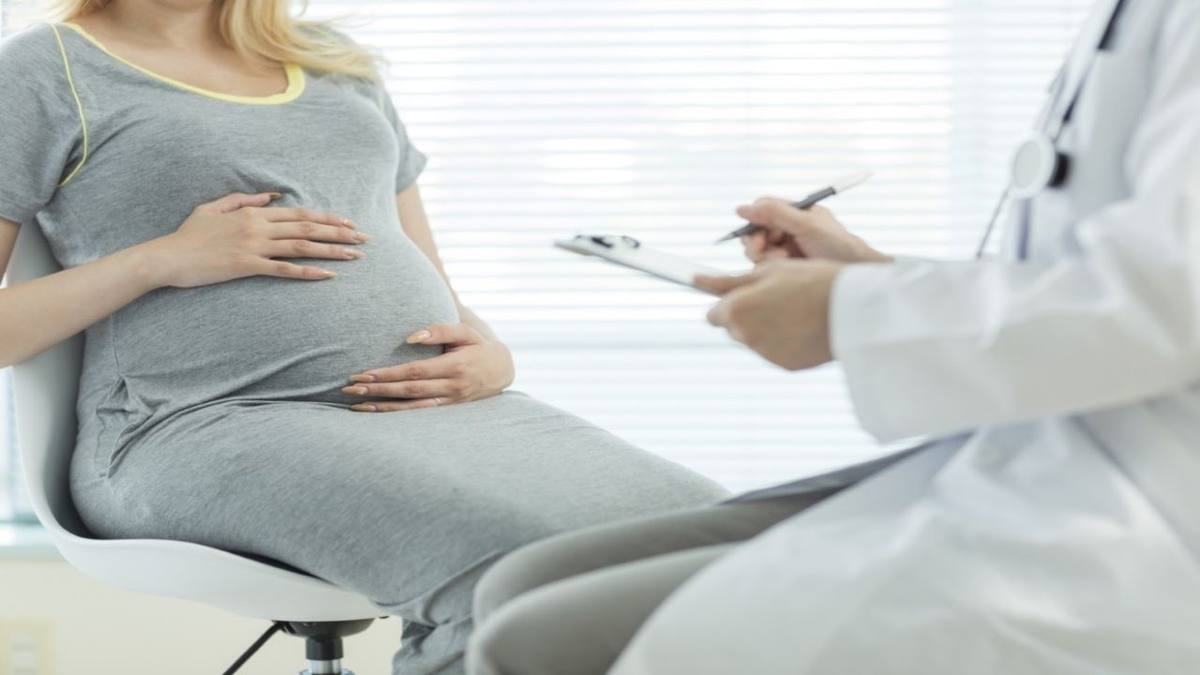 U nang buồng trứng khi có thai phải làm gì?