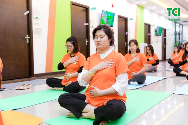 Ảnh tập huấn tiền sản và yoga thai kỳ