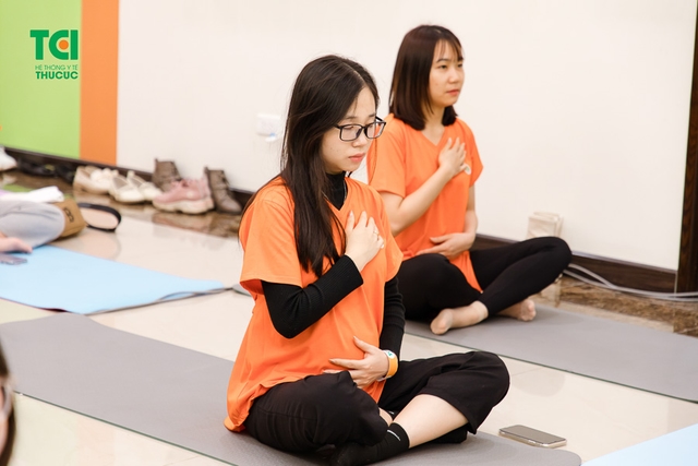 Ảnh tập huấn tiền sản và yoga thai kỳ