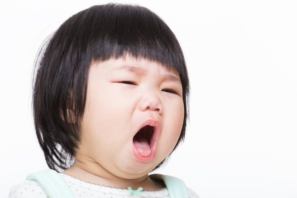 Khi nhiễm virus RSV, trẻ sẽ bị ho, có đờm