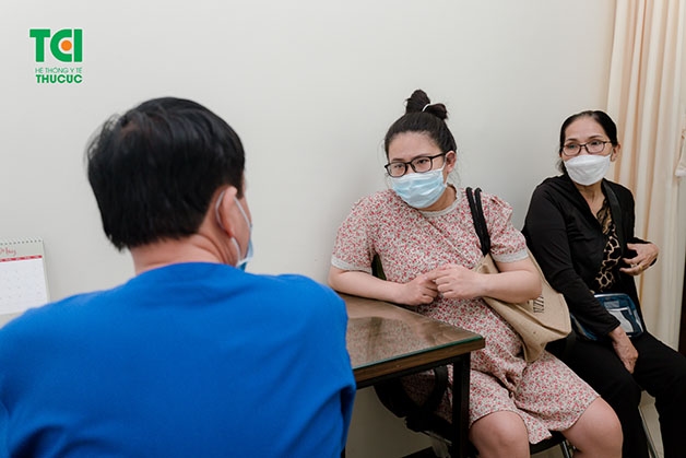 Khi bị viêm nấm âm đạo, thai phụ phải đối mặt với rất nhiều triệu chứng khó chịu