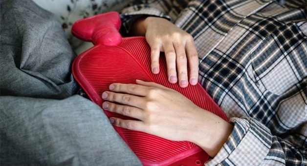 Lưu ý không nên sử dụng nước hoặc bọc muối quá nóng có thể gây bỏng da