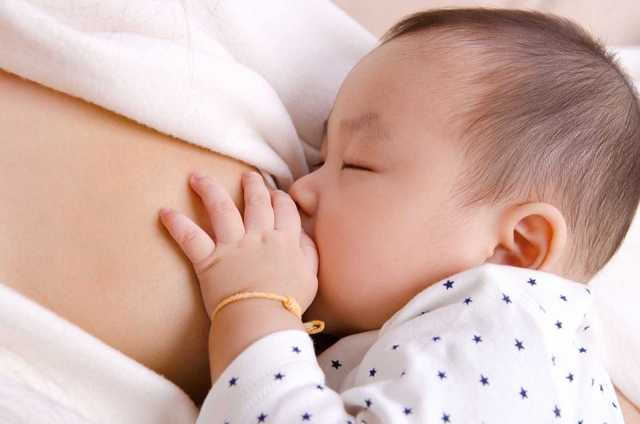 Mách mẹ bị tắc tia sữa cách điều trị hiệu quả, tránh tái phát