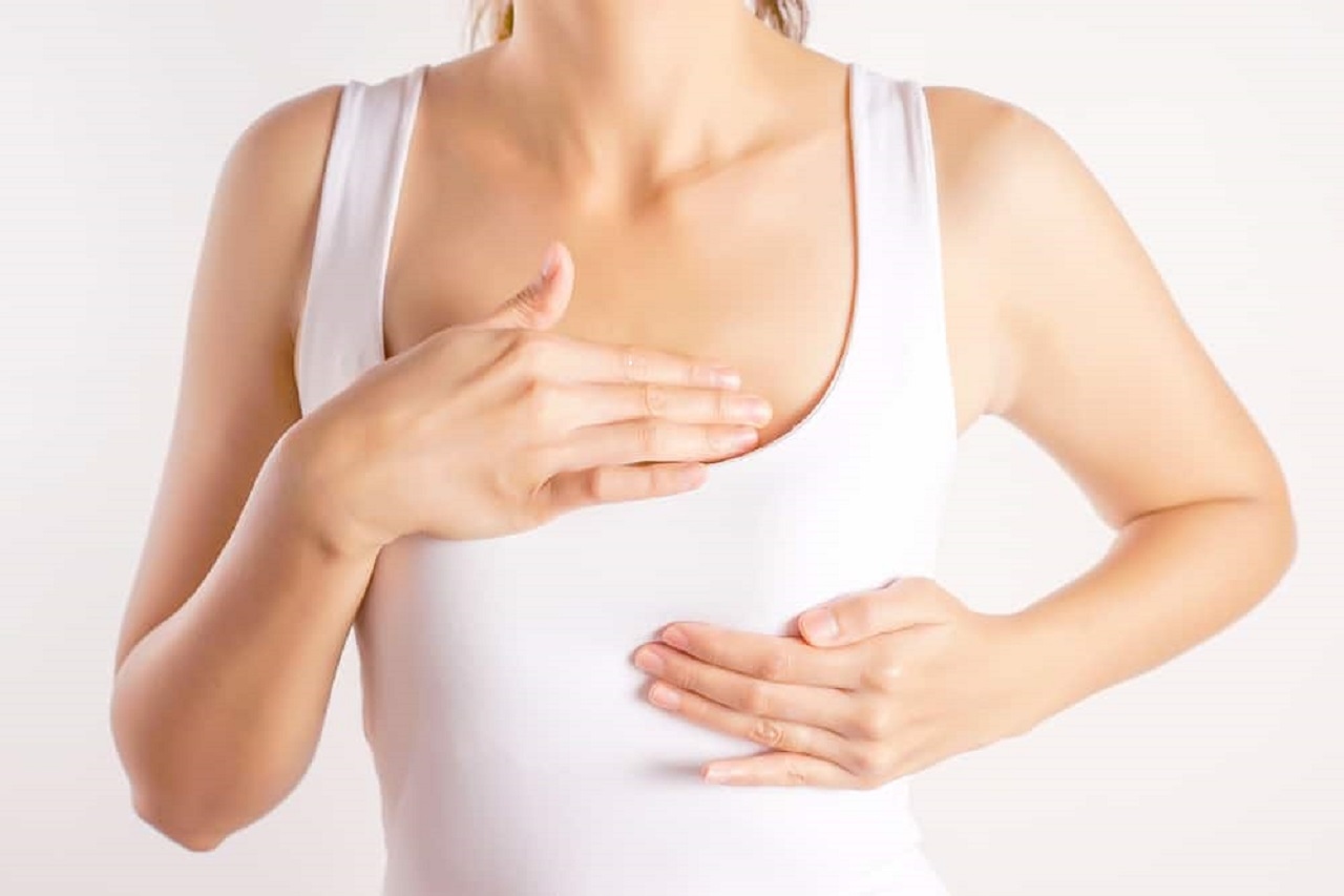 Mẹ bị tắc tia sữa phát sốt có nguy hiểm không? Các cách điều trị