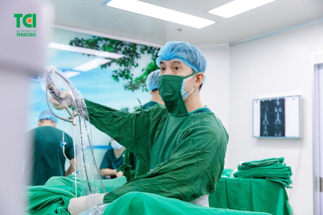 4 ưu điểm của tán sỏi niệu quản nội soi ngược dòng