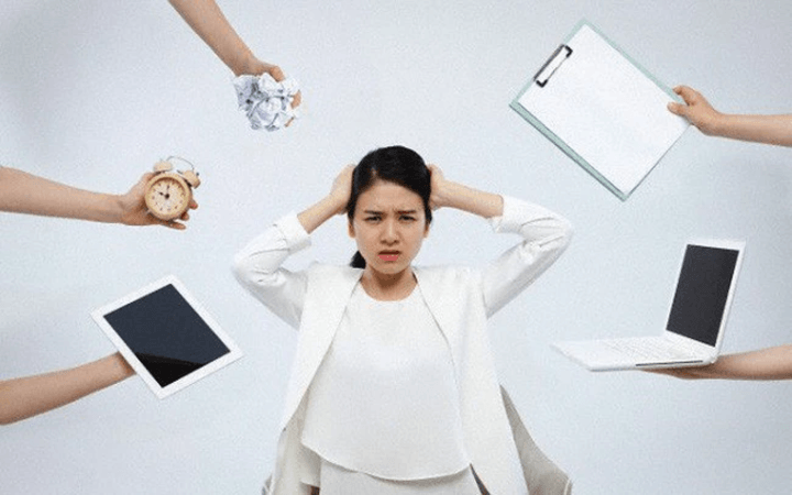 Áp lực công việc là một trong những nguyên nhân gây tình trạng mất ngủ thường gặp ở người trẻ