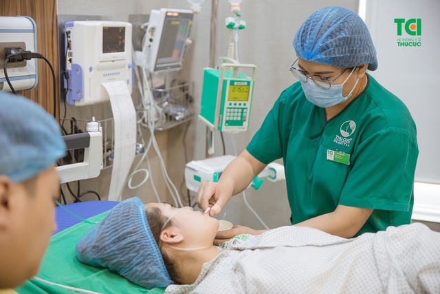 Chúc mừng gia đình diễn viên Anh Tuấn và vợ Lâm Diễm Quỳnh đón bé Xoài nhỏ bình an tại TCI