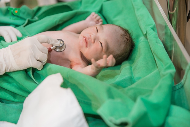 Chúc mừng gia đình diễn viên Anh Tuấn và vợ Lâm Diễm Quỳnh đón bé Xoài nhỏ bình an tại TCI