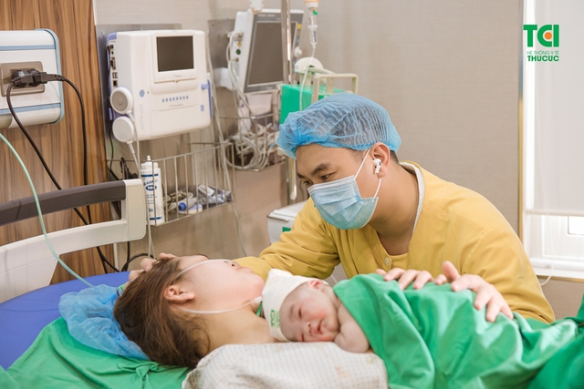 Chúc mừng gia đình diễn viên Anh Tuấn và vợ Lâm Diễm Quỳnh đón bé Xoài nhỏ bình an tại TCI