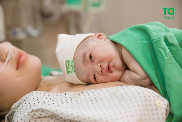 Chúc mừng gia đình diễn viên Anh Tuấn và vợ Lâm Diễm Quỳnh đón bé Xoài nhỏ bình an tại TCI