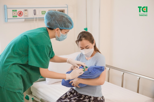Chúc mừng gia đình diễn viên Anh Tuấn và vợ Lâm Diễm Quỳnh đón bé Xoài nhỏ bình an tại TCI