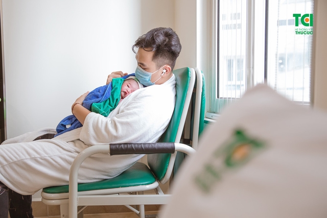 Chúc mừng gia đình diễn viên Anh Tuấn và vợ Lâm Diễm Quỳnh đón bé Xoài nhỏ bình an tại TCI