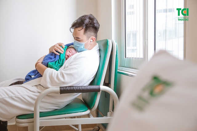 Chúc mừng gia đình diễn viên Anh Tuấn và vợ Lâm Diễm Quỳnh đón bé Xoài nhỏ bình an tại TCI