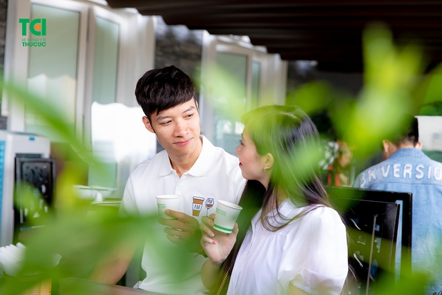 Theo chân vợ chồng Cầu thủ/BTV Thể thao Cán Cris đi khám thai tuần 22