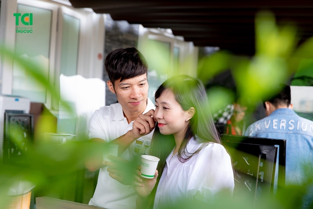 Theo chân vợ chồng Cầu thủ/BTV Thể thao Cán Cris đi khám thai tuần 22