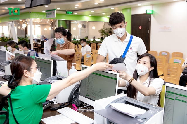 Theo chân vợ chồng Cầu thủ/BTV Thể thao Cán Cris đi khám thai tuần 22