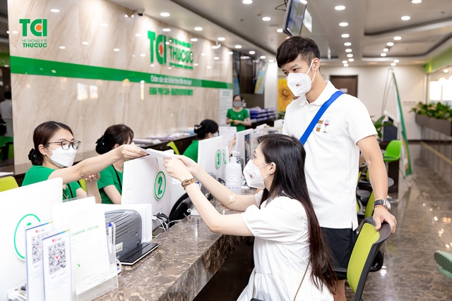Theo chân vợ chồng Cầu thủ/BTV Thể thao Cán Cris đi khám thai tuần 22