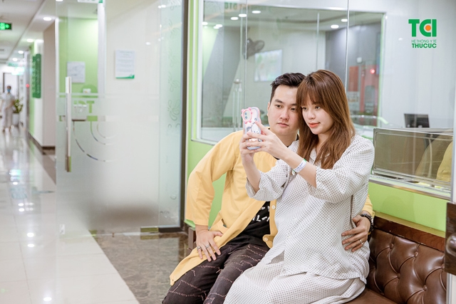 Chúc mừng gia đình diễn viên Anh Tuấn và vợ Lâm Diễm Quỳnh đón bé Xoài nhỏ bình an tại TCI