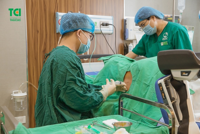 Chúc mừng gia đình diễn viên Anh Tuấn và vợ Lâm Diễm Quỳnh đón bé Xoài nhỏ bình an tại TCI