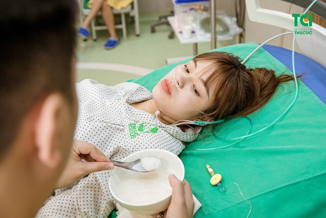 Chúc mừng gia đình diễn viên Anh Tuấn và vợ Lâm Diễm Quỳnh đón bé Xoài nhỏ bình an tại TCI