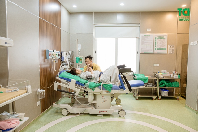 Chúc mừng gia đình diễn viên Anh Tuấn và vợ Lâm Diễm Quỳnh đón bé Xoài nhỏ bình an tại TCI