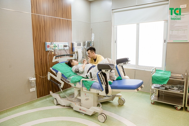 Chúc mừng gia đình diễn viên Anh Tuấn và vợ Lâm Diễm Quỳnh đón bé Xoài nhỏ bình an tại TCI