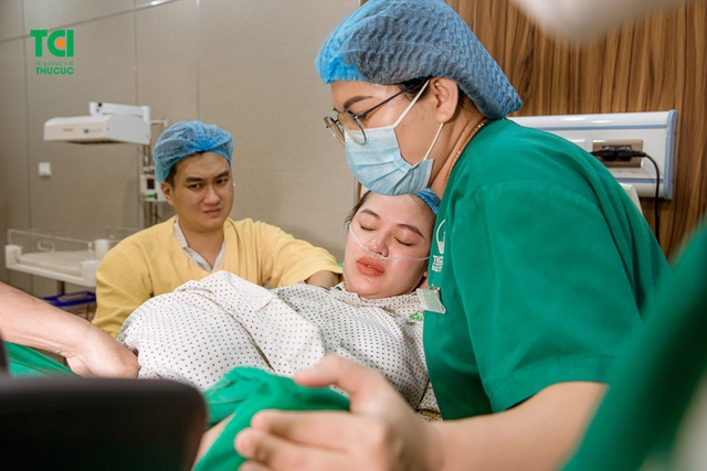 Chúc mừng gia đình diễn viên Anh Tuấn và vợ Lâm Diễm Quỳnh đón bé Xoài nhỏ bình an tại TCI