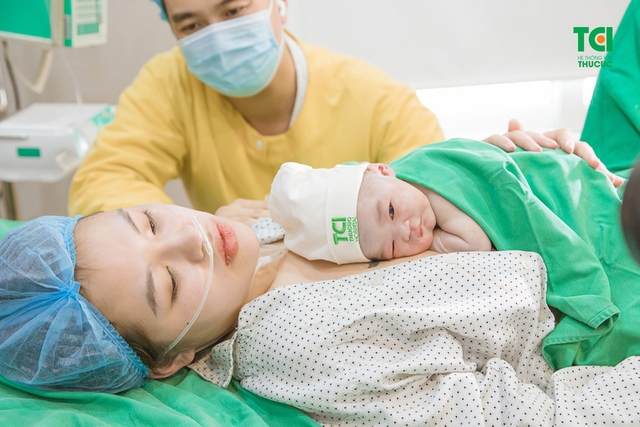 Chúc mừng gia đình diễn viên Anh Tuấn và vợ Lâm Diễm Quỳnh đón bé Xoài nhỏ bình an tại TCI