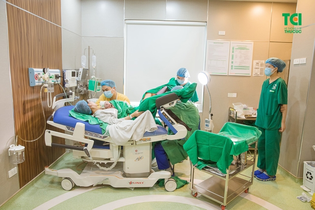 Chúc mừng gia đình diễn viên Anh Tuấn và vợ Lâm Diễm Quỳnh đón bé Xoài nhỏ bình an tại TCI