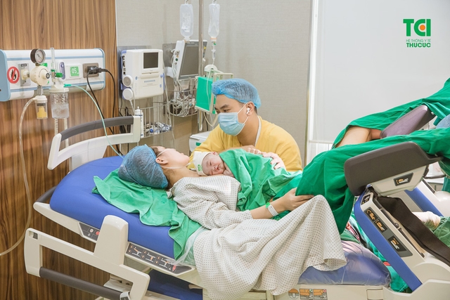 Chúc mừng gia đình diễn viên Anh Tuấn và vợ Lâm Diễm Quỳnh đón bé Xoài nhỏ bình an tại TCI