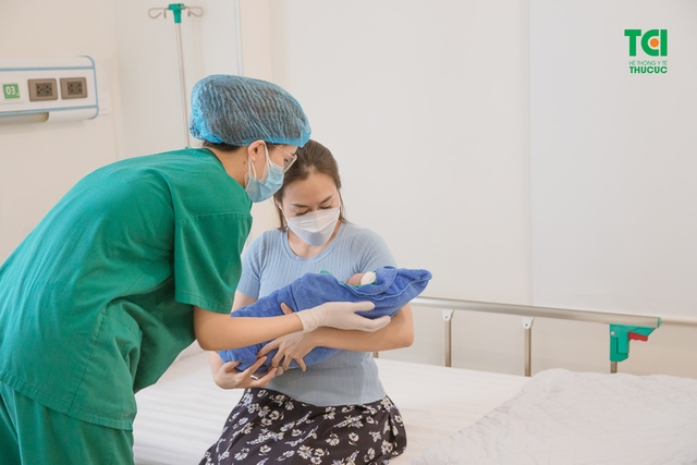 Chúc mừng gia đình diễn viên Anh Tuấn và vợ Lâm Diễm Quỳnh đón bé Xoài nhỏ bình an tại TCI