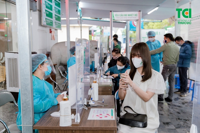 Diễn viên Phạm Anh Tuấn cùng vợ đi khám thai và đăng ký gói thai sản tuần 12
