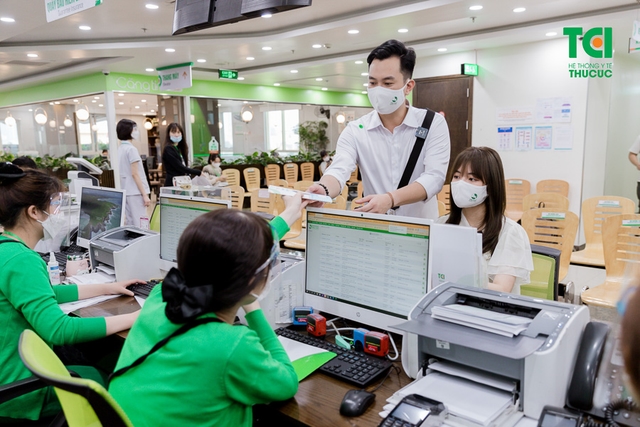 Diễn viên Phạm Anh Tuấn cùng vợ đi khám thai và đăng ký gói thai sản tuần 12