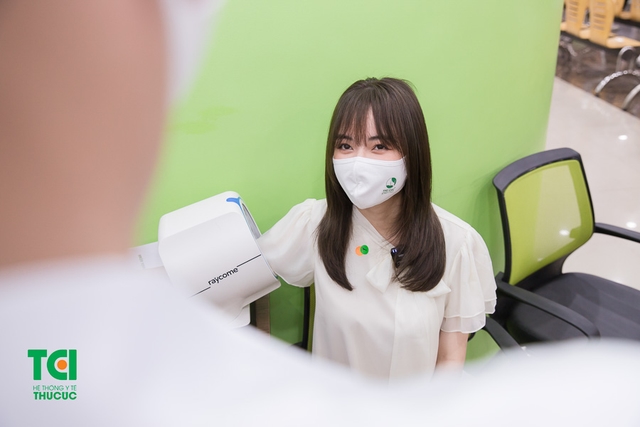 Diễn viên Phạm Anh Tuấn cùng vợ đi khám thai và đăng ký gói thai sản tuần 12