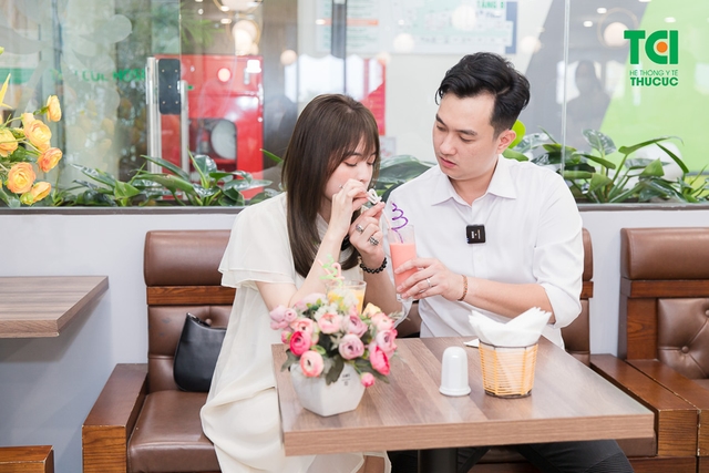Diễn viên Phạm Anh Tuấn cùng vợ đi khám thai và đăng ký gói thai sản tuần 12
